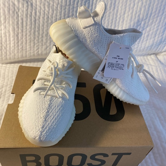 Yeezy Boost 350 V2 Cream/Triple White Size 6 - Picture 2 of 8